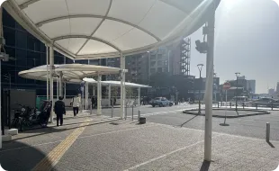JR東中野駅西口駅前ロータリーをアトレヴィを背に左側へ進みます。
