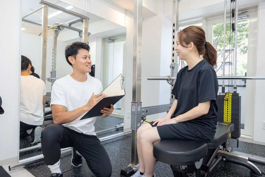 YourGym東中野店でのお客さまとのカウンセリング風景